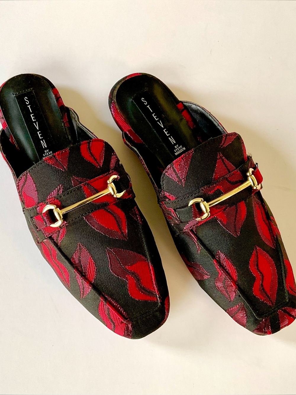 STEVEN by STEVE MADDEN Rilee-E Mules Red Lips 👄 Size 7